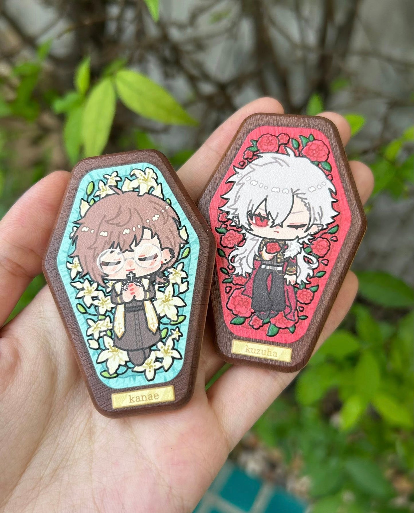 [ChroNoiR] Vampire coffin wooden pin badge